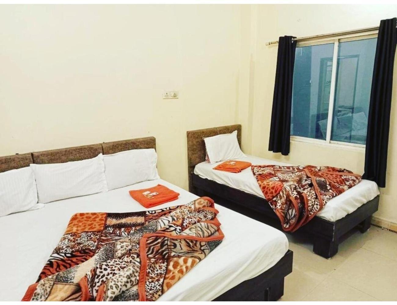 Hotel Mahakal Vishram, Удджайн Экстерьер фото